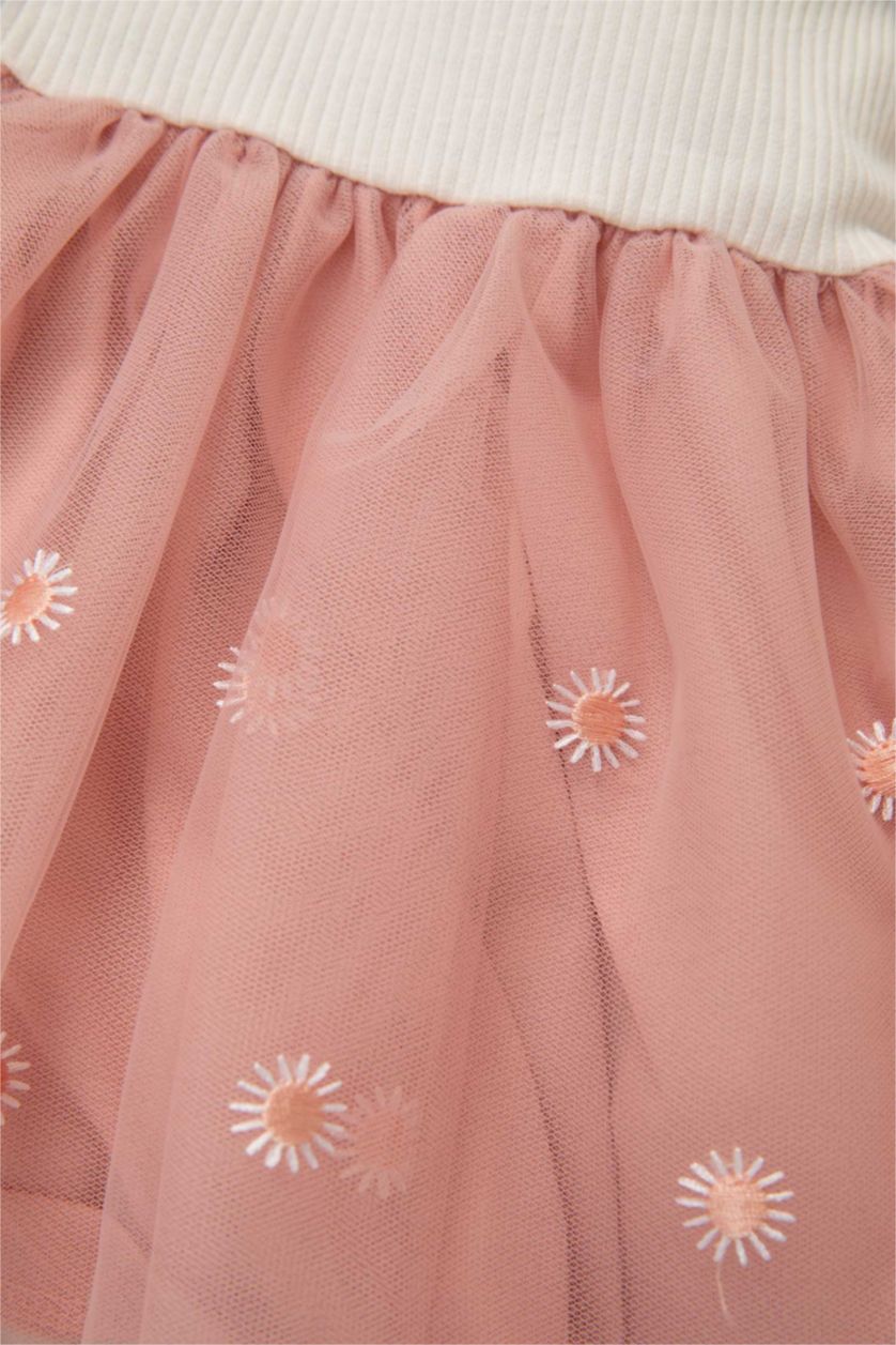 طفلة صغيرة بيج فاتح فستان بناتي مضلع قصة عادية ردن طويل بياخة مستديرة