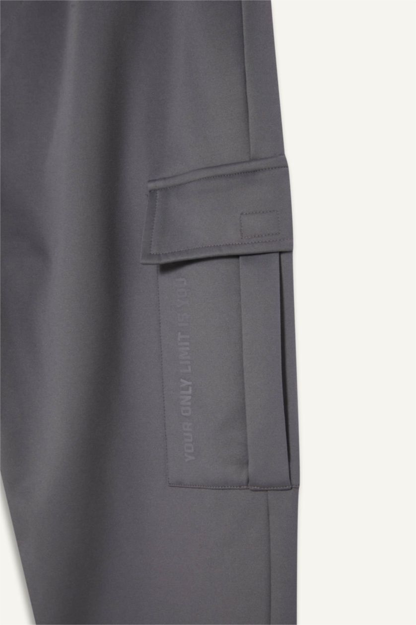 Erkek Gri Sporcu Jogger Eşofman Altı Standart Fit Üç Cepli Beli Bağcıklı Lastikli Paça