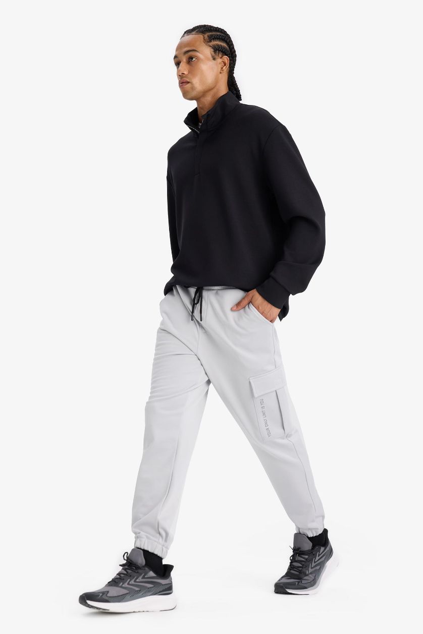 Erkek Açık Gri Sporcu Jogger Eşofman Altı Standart Fit Üç Cepli Beli Bağcıklı Lastikli Paça