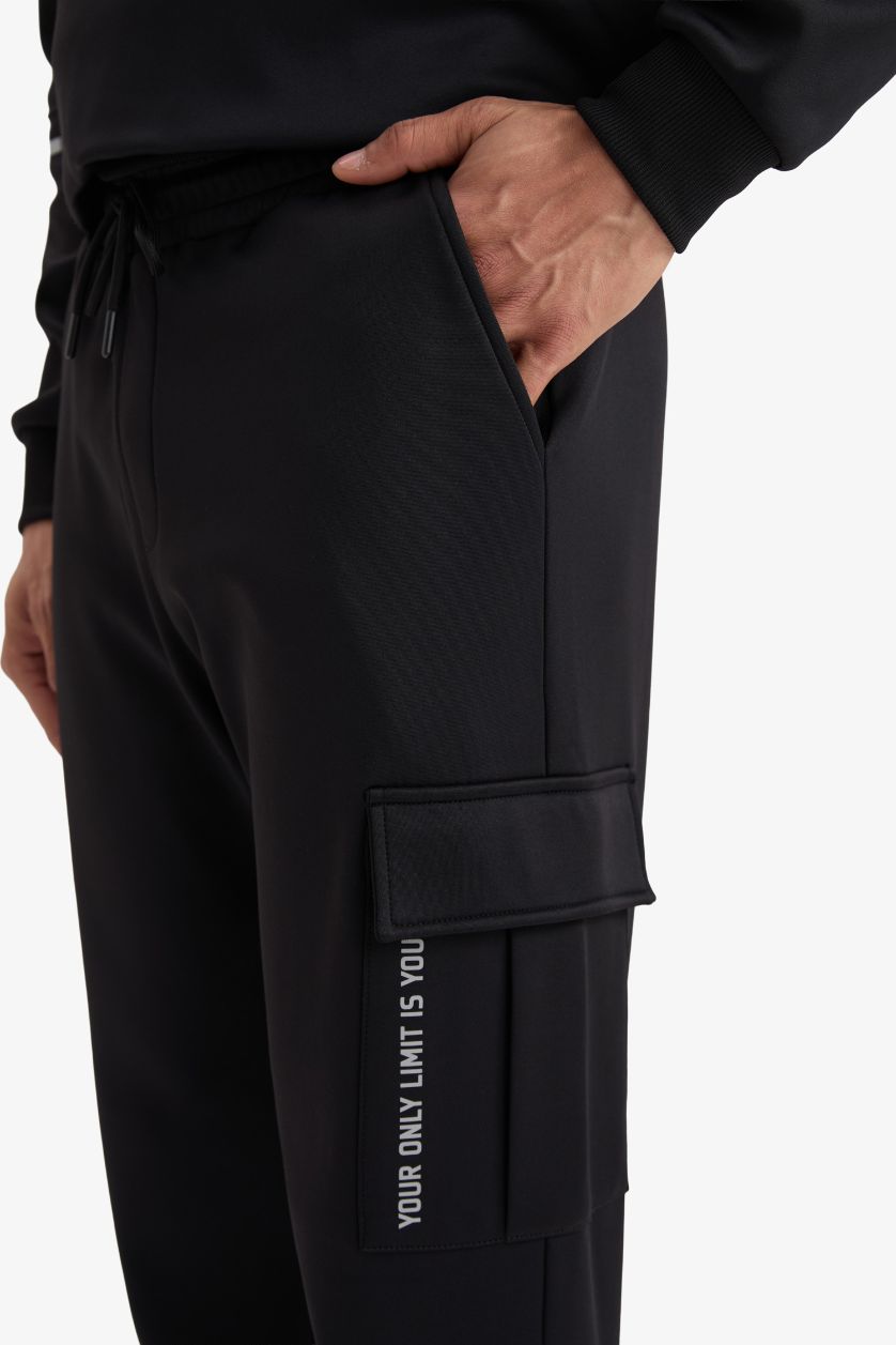 Erkek Siyah Standart Fit Üç Cepli Sporcu Jogger Eşofman Altı