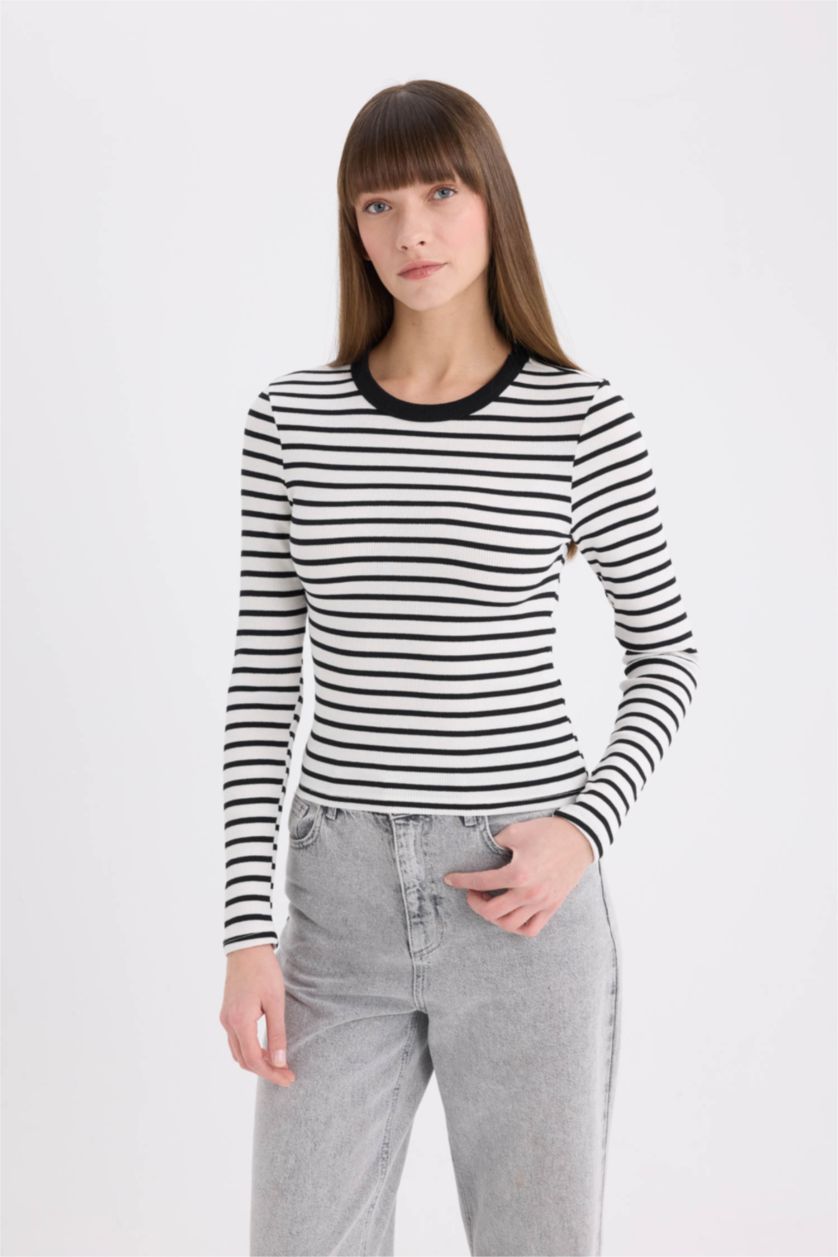 Woman Black Slim Fit Crew Neck Striped Long Sleeve T-Shirt