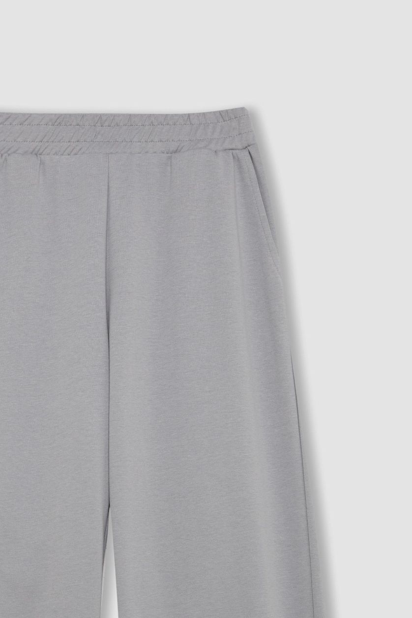 Kadın Açık Gri Wide Leg Geniş Paça Eşofman Altı Beli Lastikli Cepli Basic Düz