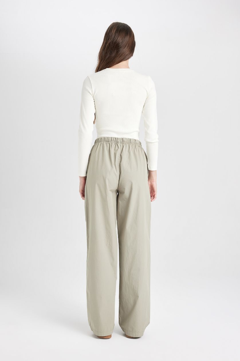 Kadın Açık Haki Straight Fit Basic Düz Cepli Bel Bağcıklı Poplin Pantolon 