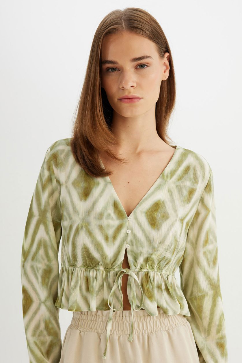 Woman Green Fitted V Neck Crinkle Viscose Long Sleeve Blouse