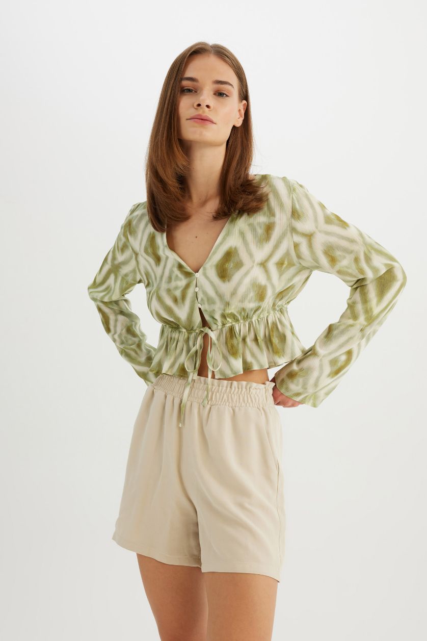 Woman Green Fitted V Neck Crinkle Viscose Long Sleeve Blouse