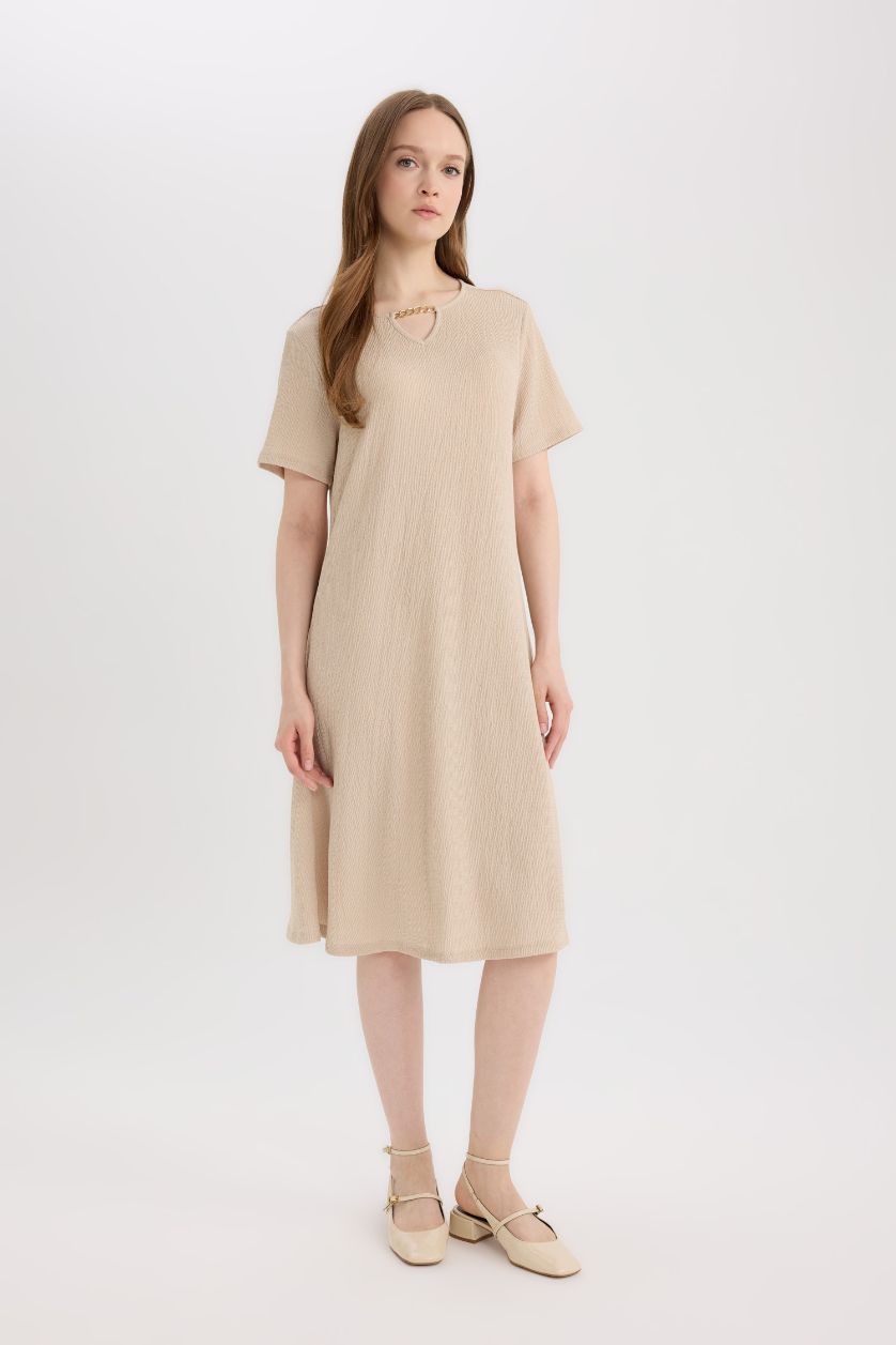 FEMME Beige Robe mi-longue basique en tissu froissé Coupe régulière