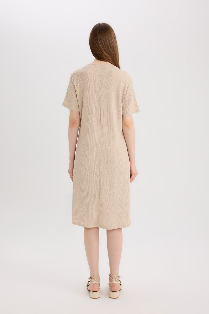 FEMME Beige Robe mi-longue basique en tissu froissé Coupe régulière