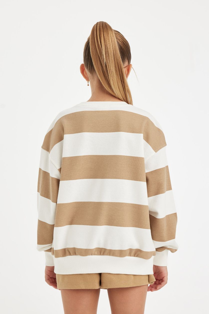 Kız Çocuk - Genç Kız Bej Relax Fit Bisiklet Yaka Nakışlı Sweatshirt Kız Çocuk