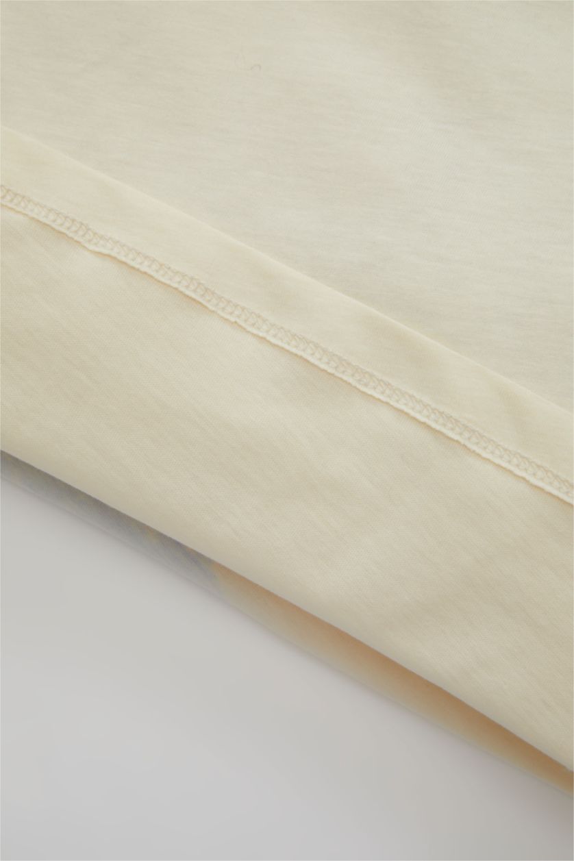 طفل صغير حجري فاتح تيشيرت ولادي نص ردن قصة عادية بياخة مستديرة