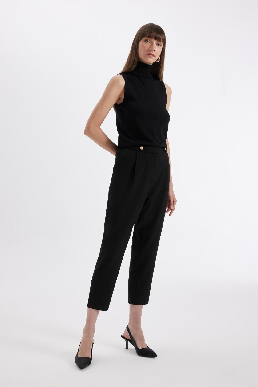 Woman Black Carrot Fit High Waist Trousers