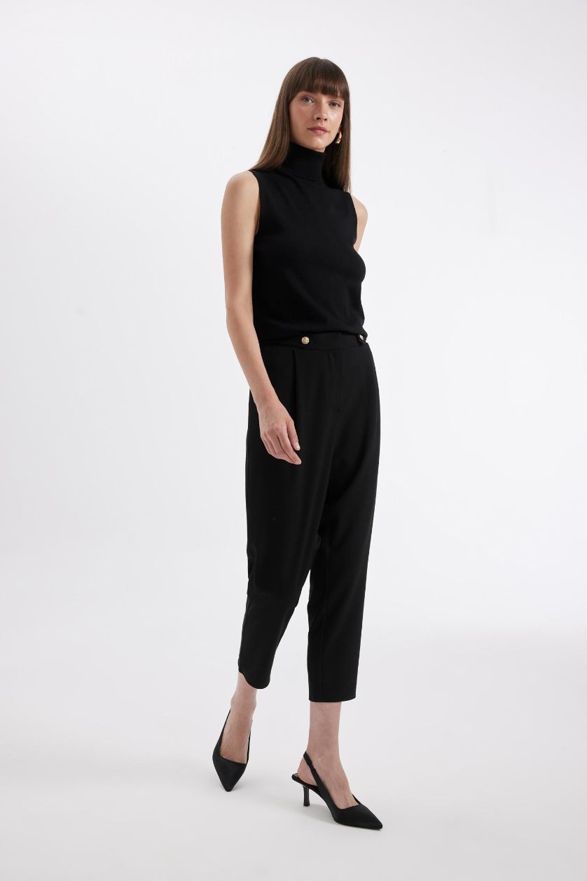 Woman Black Carrot Fit High Waist Trousers
