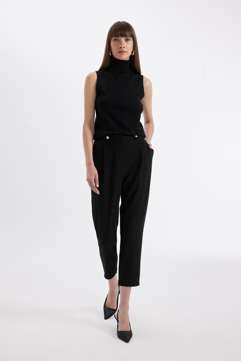 Woman Black Carrot Fit High Waist Trousers