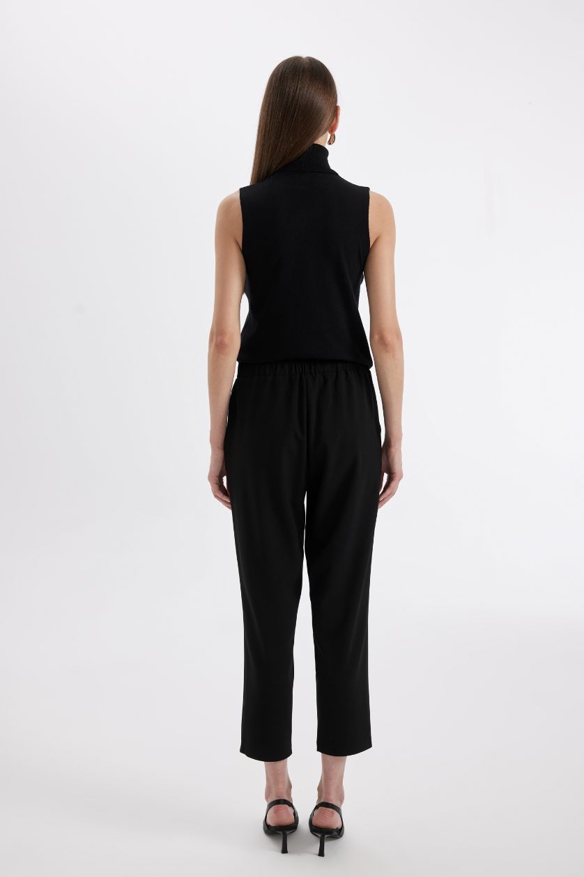 Woman Black Carrot Fit High Waist Trousers