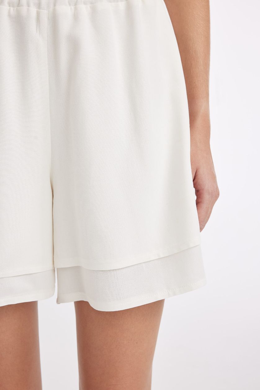 Kadın Kırık Beyaz Regular Fit Normal Bel Kısa Paça Keten Karışımlı Beyaz Şort