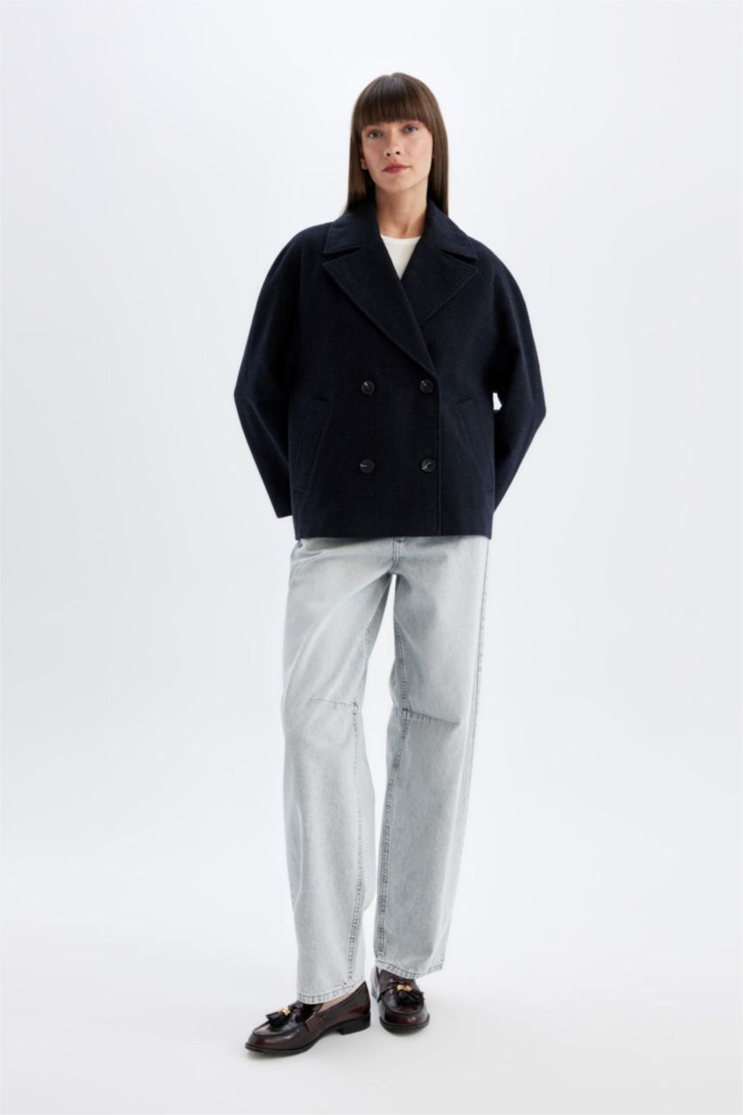 Kadın Lacivert Yün Karışımlı Relax Fit Kruvaze Yaka Düğmeli Kısa Kaşe Kaban