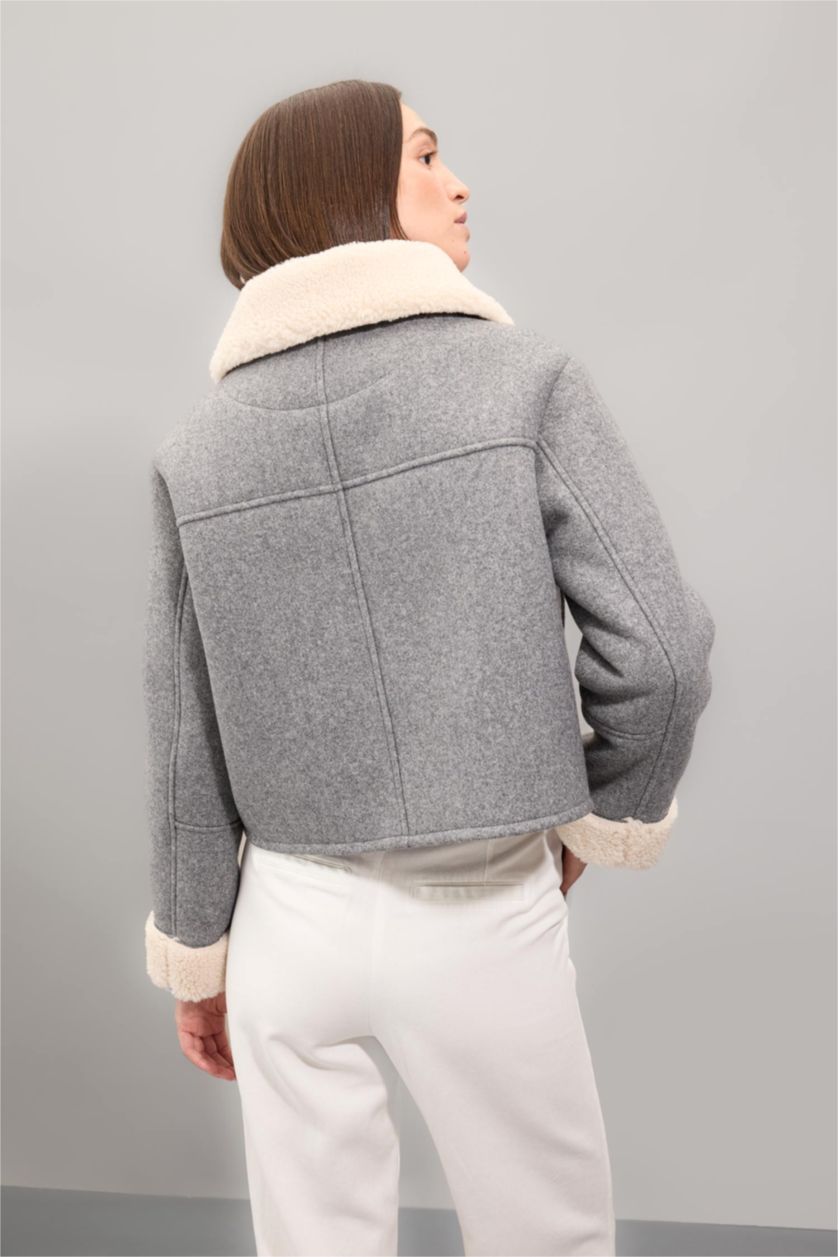 Kadın Gri Suni Kürklü Polo Yaka Kısa Kaşe Kaban Fermuarlı Cepli Pelüş Astarlı