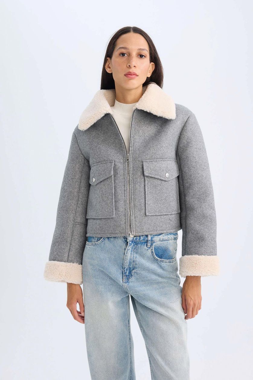 Kadın Gri Suni Kürklü Polo Yaka Kısa Kaşe Kaban Fermuarlı Cepli Pelüş Astarlı