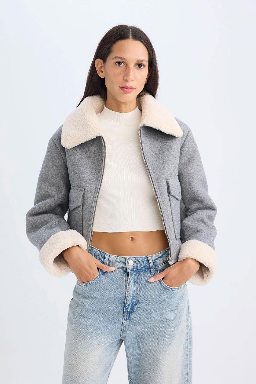 Kadın Gri Suni Kürklü Polo Yaka Kısa Kaşe Kaban Fermuarlı Cepli Pelüş Astarlı
