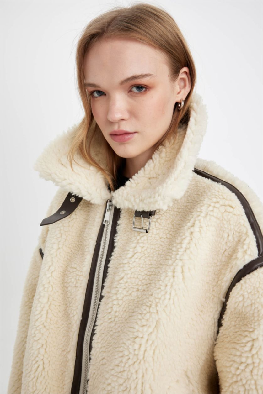 Kadın Ekru Pelüş Suni Kürk Mont Polo Yaka Fermuarlı Cepli