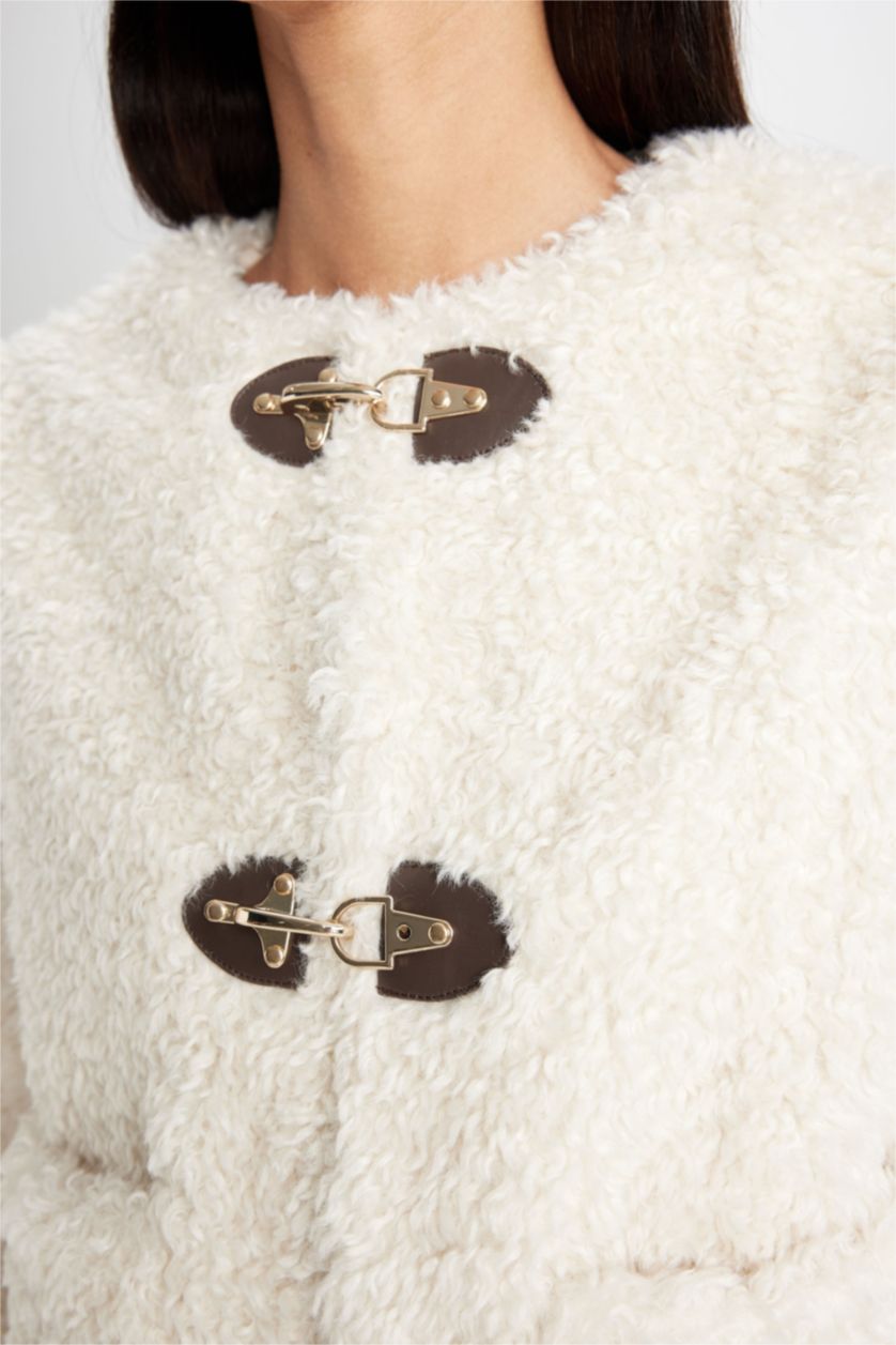 Kadın Ekru Regular Kalıp Bisiklet Yaka Çoban Düğmeli Pelüş Ceket