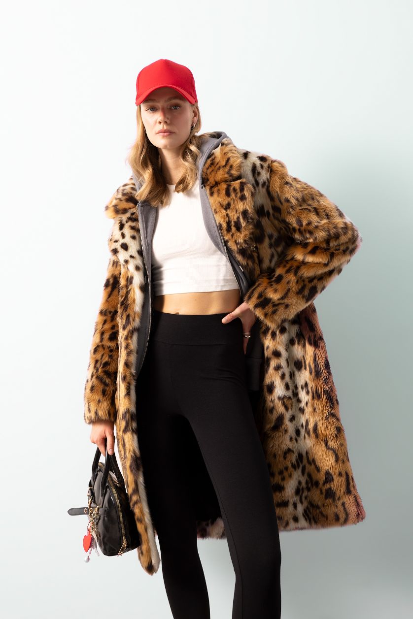 Kadın Camel Relax Fit Leopar Desenli Ceket Yaka Cepli Uzun Suni Kürk Kaban