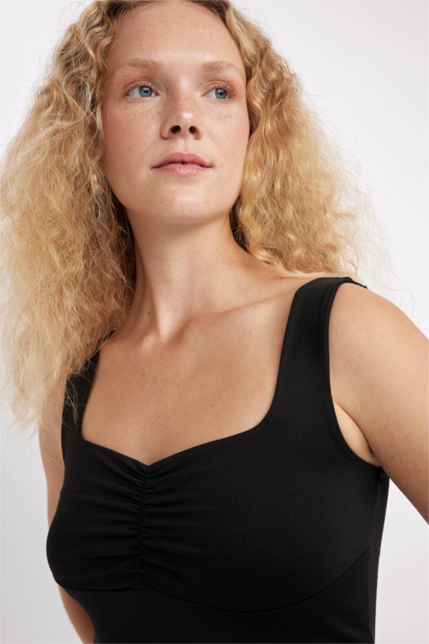 Kadın Siyah Fıtted Kalp Yaka Atlet