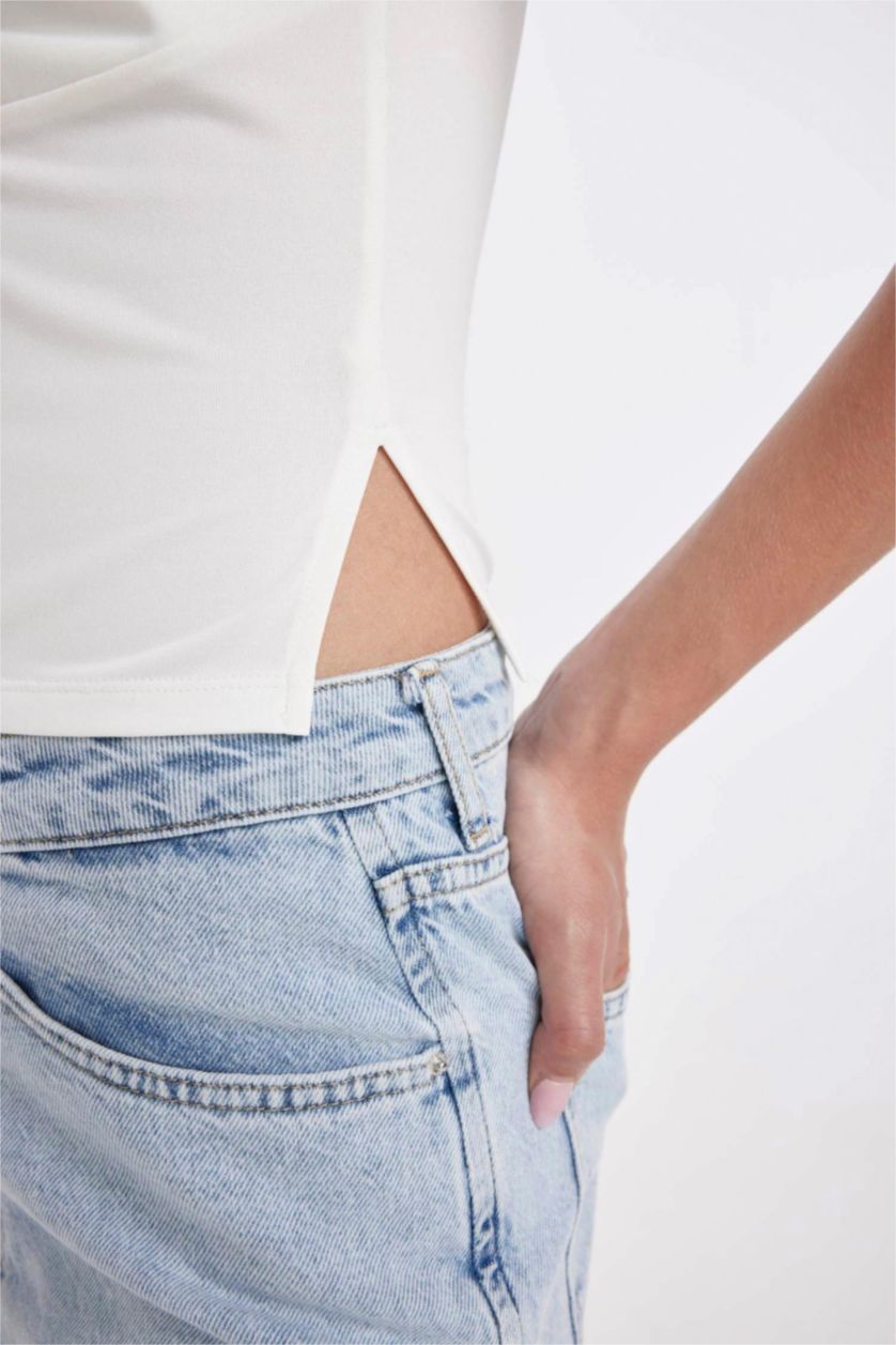 Kadın Kırık Beyaz Fitted Kalp Yaka Atlet