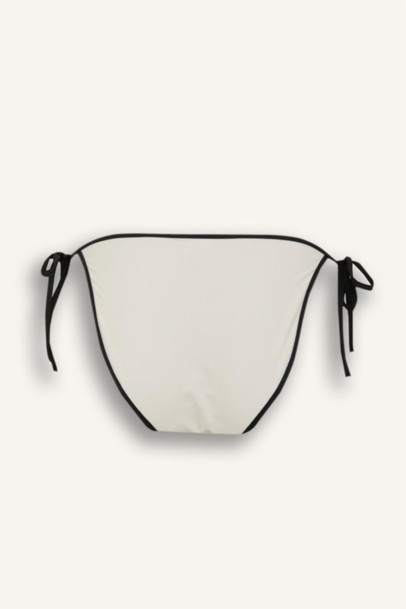 Kadın Kırık Beyaz Regular Fit Bikini Altı-Fall in Love