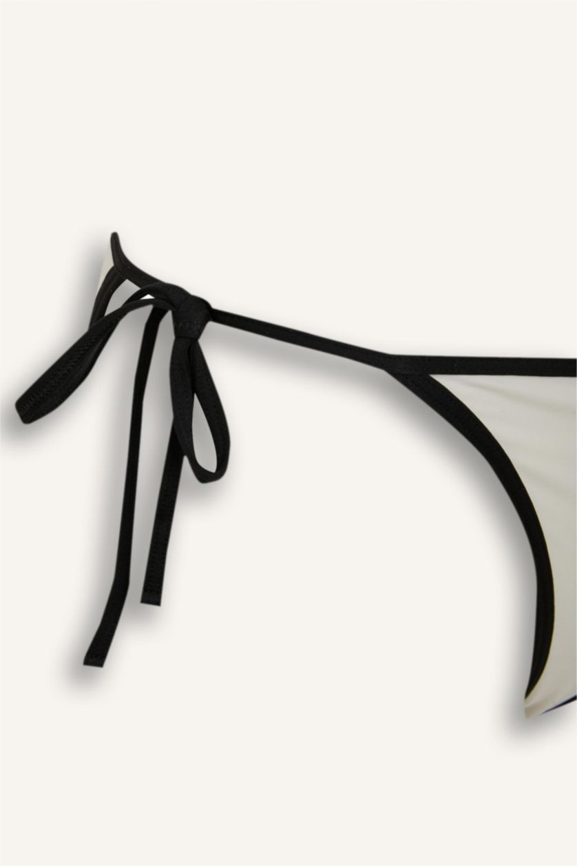 Kadın Kırık Beyaz Regular Fit Bikini Altı-Fall in Love