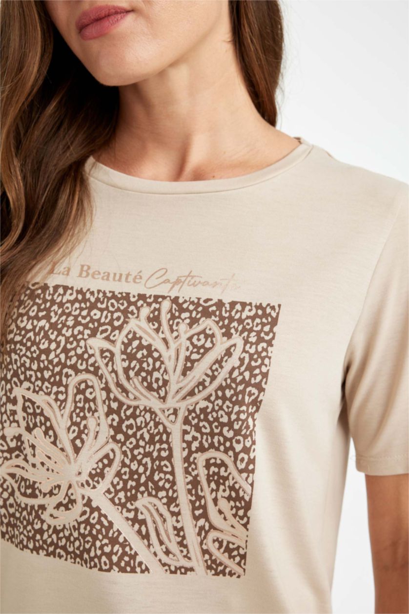 FEMME Beige T-Shirt à Manches Courtes, coupe régulière et à Col rond