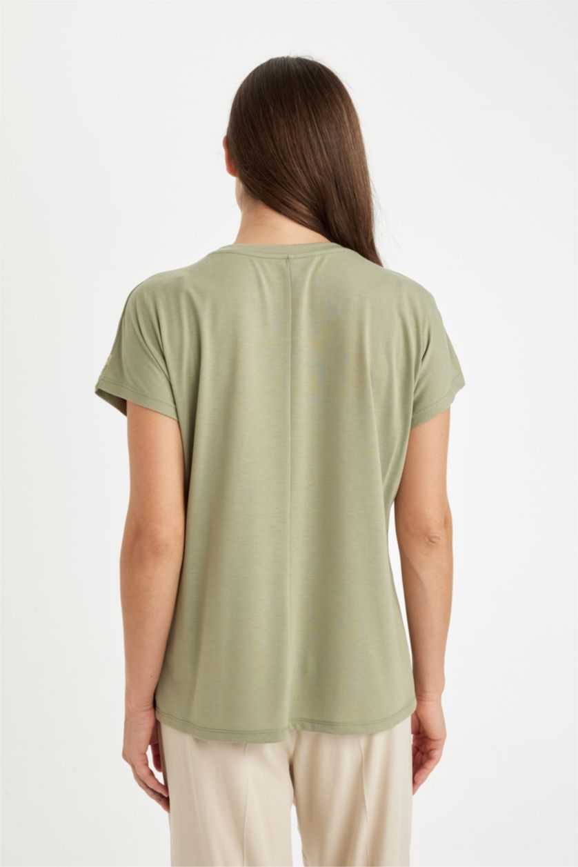 Kadın Açık Haki Regular Fit Bisiklet Yaka Parlak Baskılı Kısa Kollu Tişört