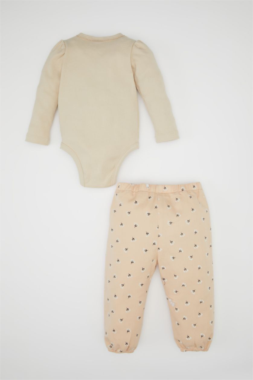Kız Bebek Ekru 2'li Takım Twill Baskılı Uzun Kollu Çıtçıtlı Body Beli Lastikli Desenli Alt Kız Bebek