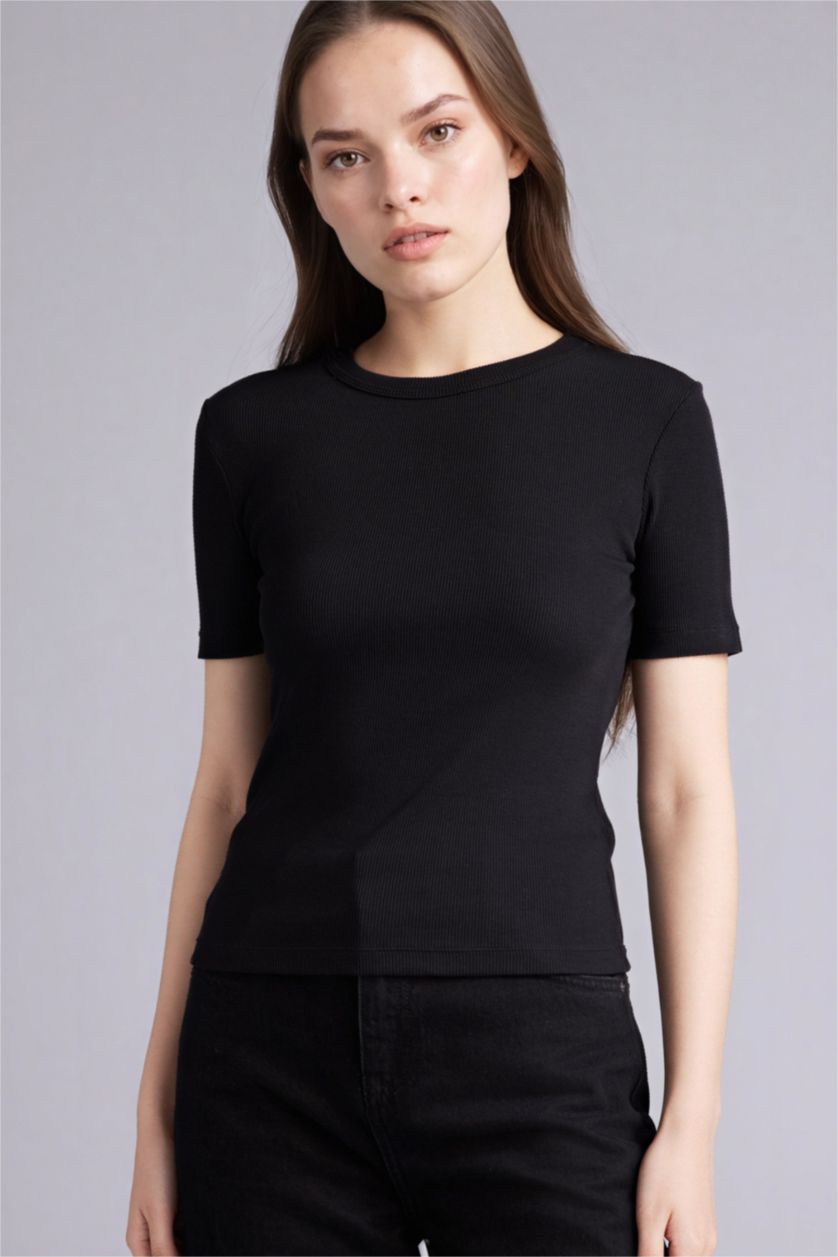 WOMAN Black Woman Short Sleeve T-Shirt