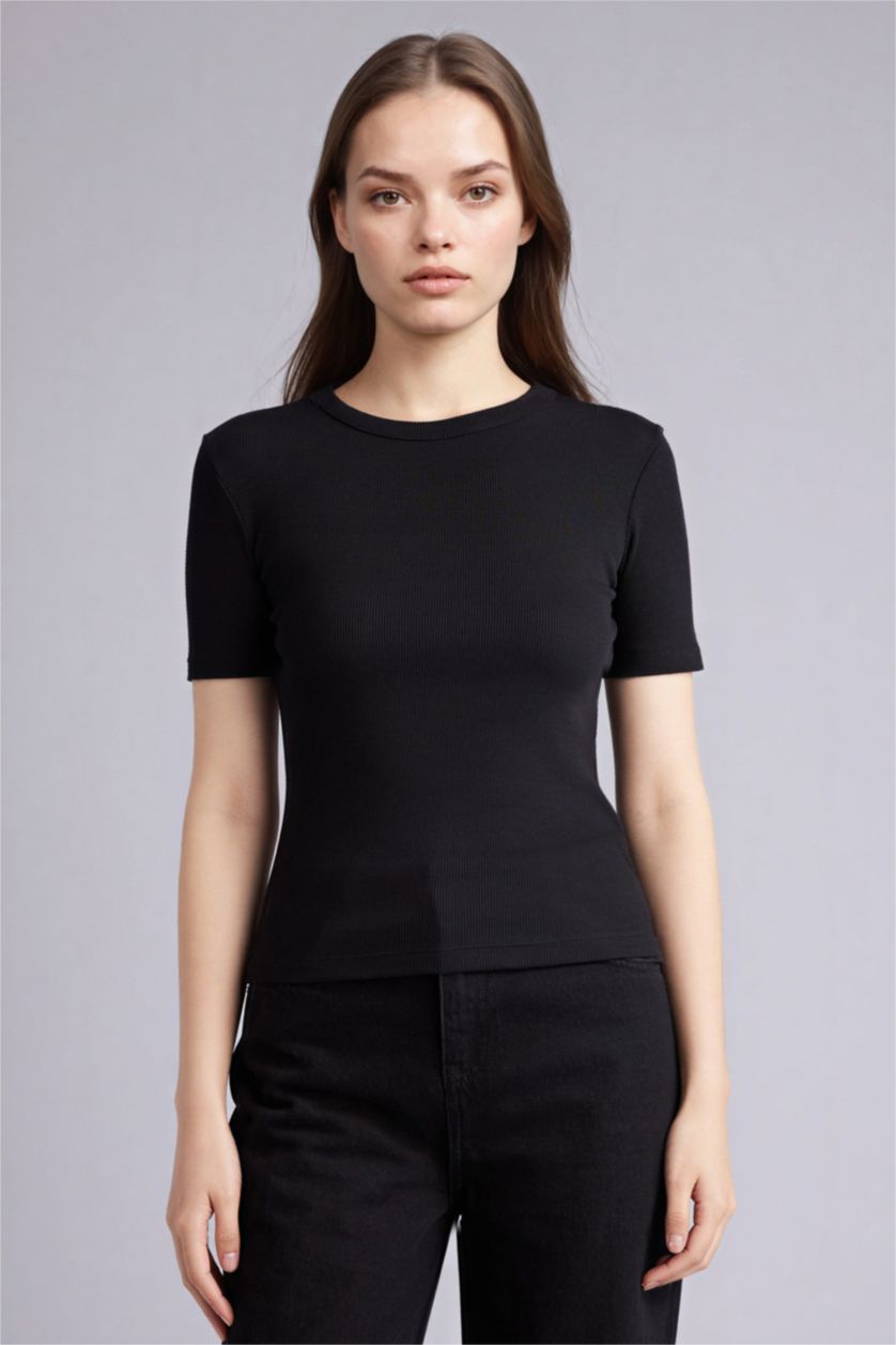 WOMAN Black Woman Short Sleeve T-Shirt