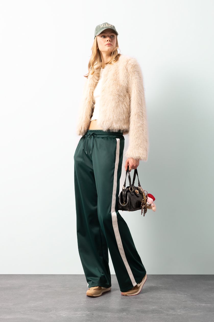 Kadın Ekru Relax Fit Kısa Suni Kürk Ceket Mont