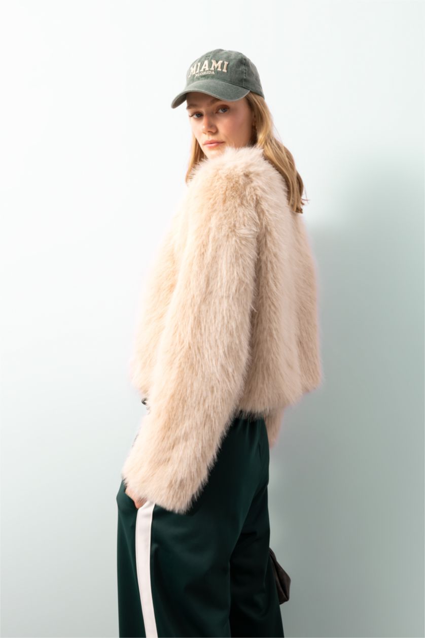 Kadın Ekru Relax Fit Kısa Suni Kürk Ceket Mont