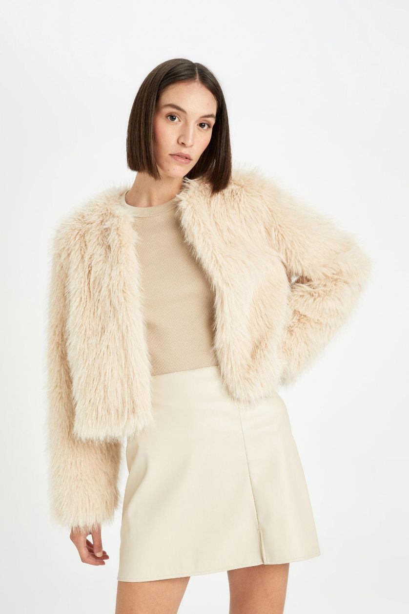 Kadın Ekru Relax Fit Kısa Suni Kürk Ceket Mont