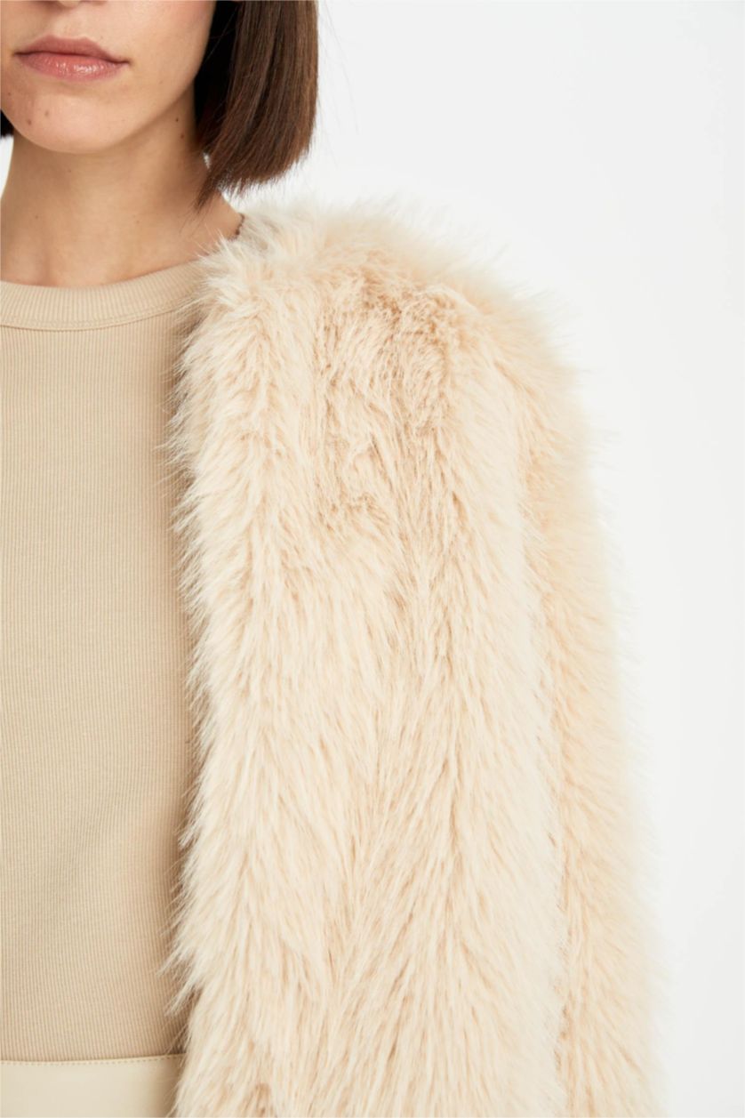 Kadın Ekru Relax Fit Kısa Suni Kürk Ceket Mont