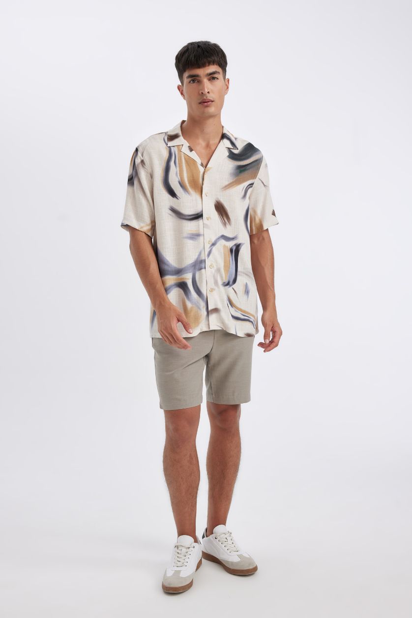 Man Light Beige Relax Fit Resort Neck Short Sleeve Shirt