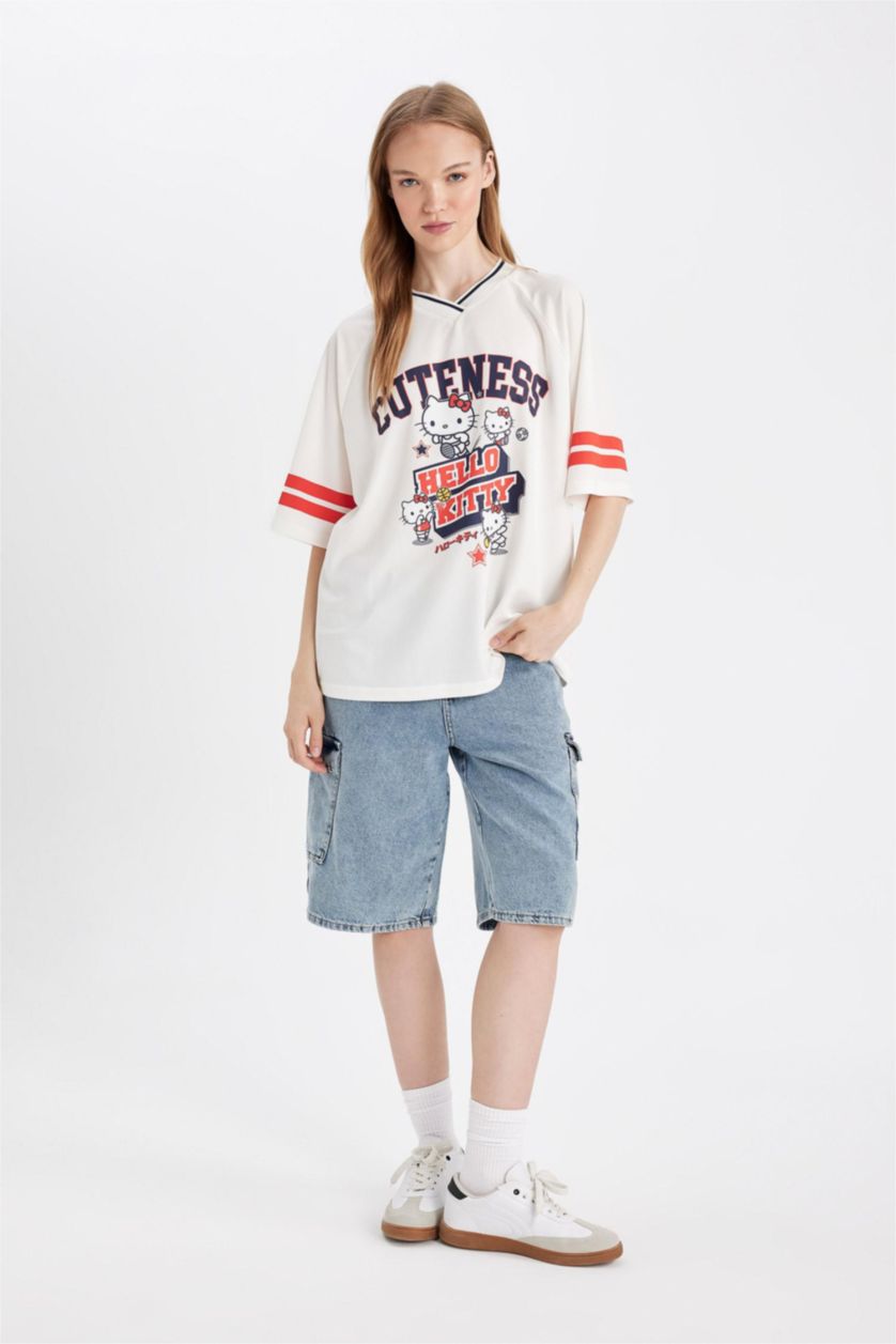 نساء اوف وايت تيشيرت نص كم واسع مطبوع برقبة V من هيلو كيتي