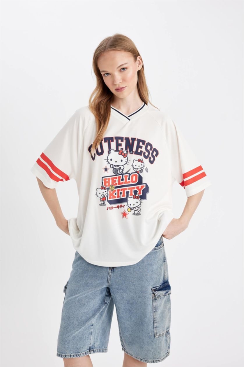 نساء اوف وايت تيشيرت نص كم واسع مطبوع برقبة V من هيلو كيتي