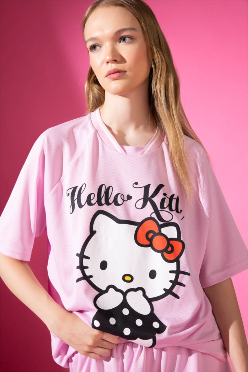 Woman Pink Hello Kitty Oversize Fit V-Neck Printed T-Shirt