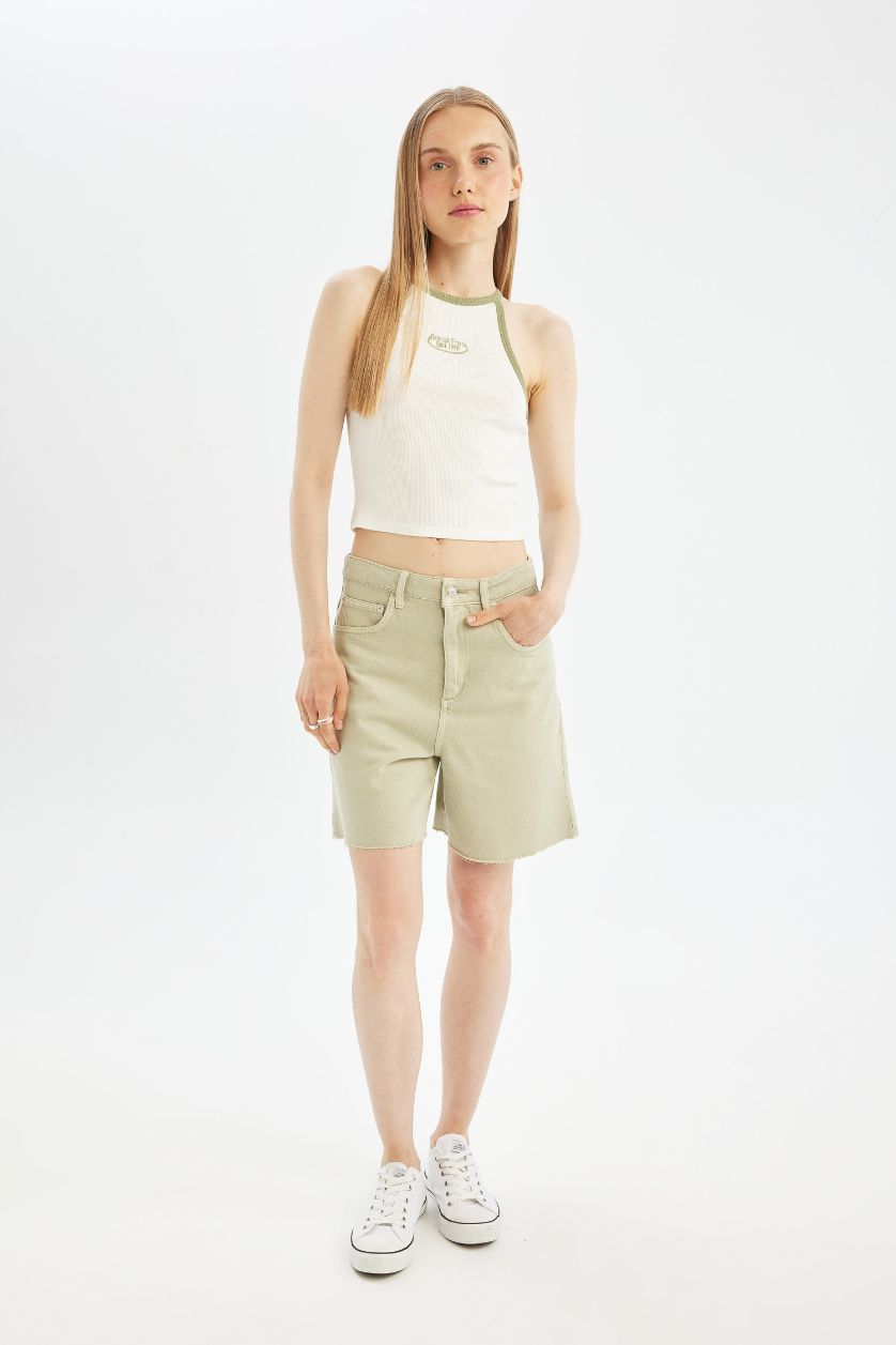 نساء اوف وايت تانك توب مضلع سليم فيت بطبعة شعار