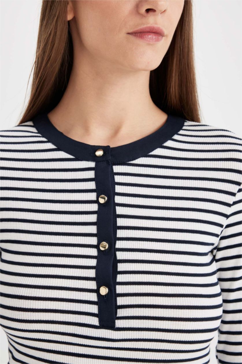 Kadın Lacivert Slim Fit Dar Kesim Bisiklet Yaka Çizgili Fitilli Kaşkorse Düğmeli Uzun Kollu Tişört