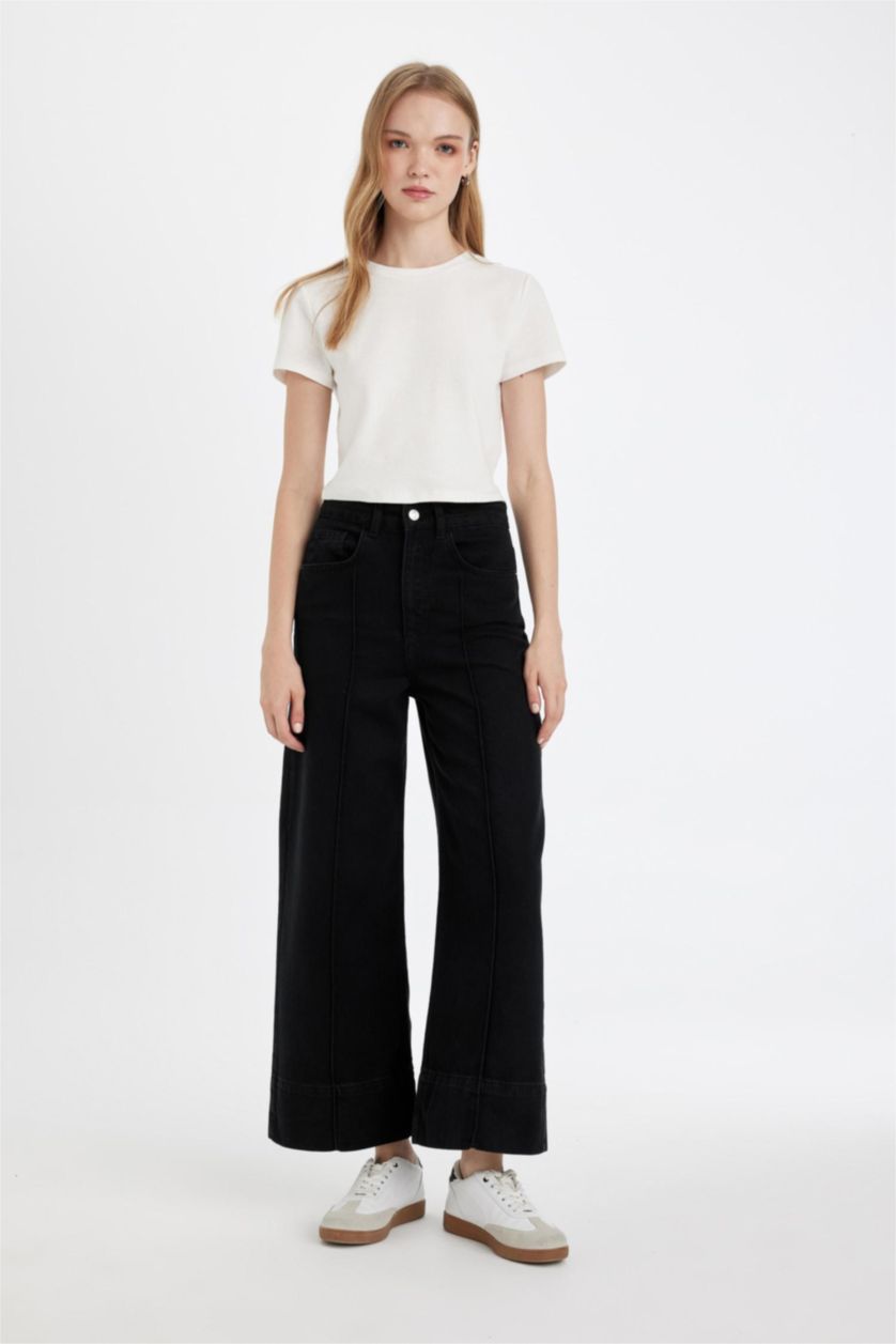 Woman Black Wide Leg High Waist Crop Jeans