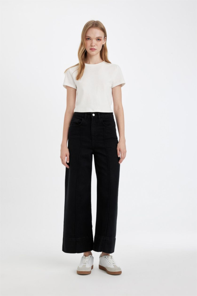 Woman Black Wide Leg High Waist Crop Jeans