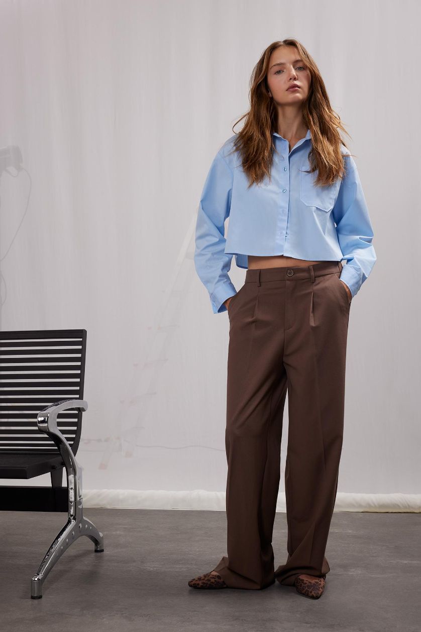 حريمي بني بنطلون قماش وايد ليج برجل واسع بجيب وخصر عالي