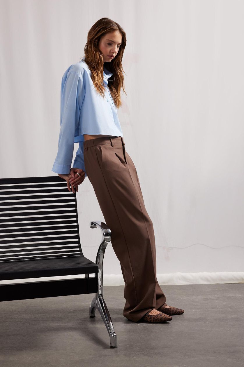 حريمي بني بنطلون قماش وايد ليج برجل واسع بجيب وخصر عالي