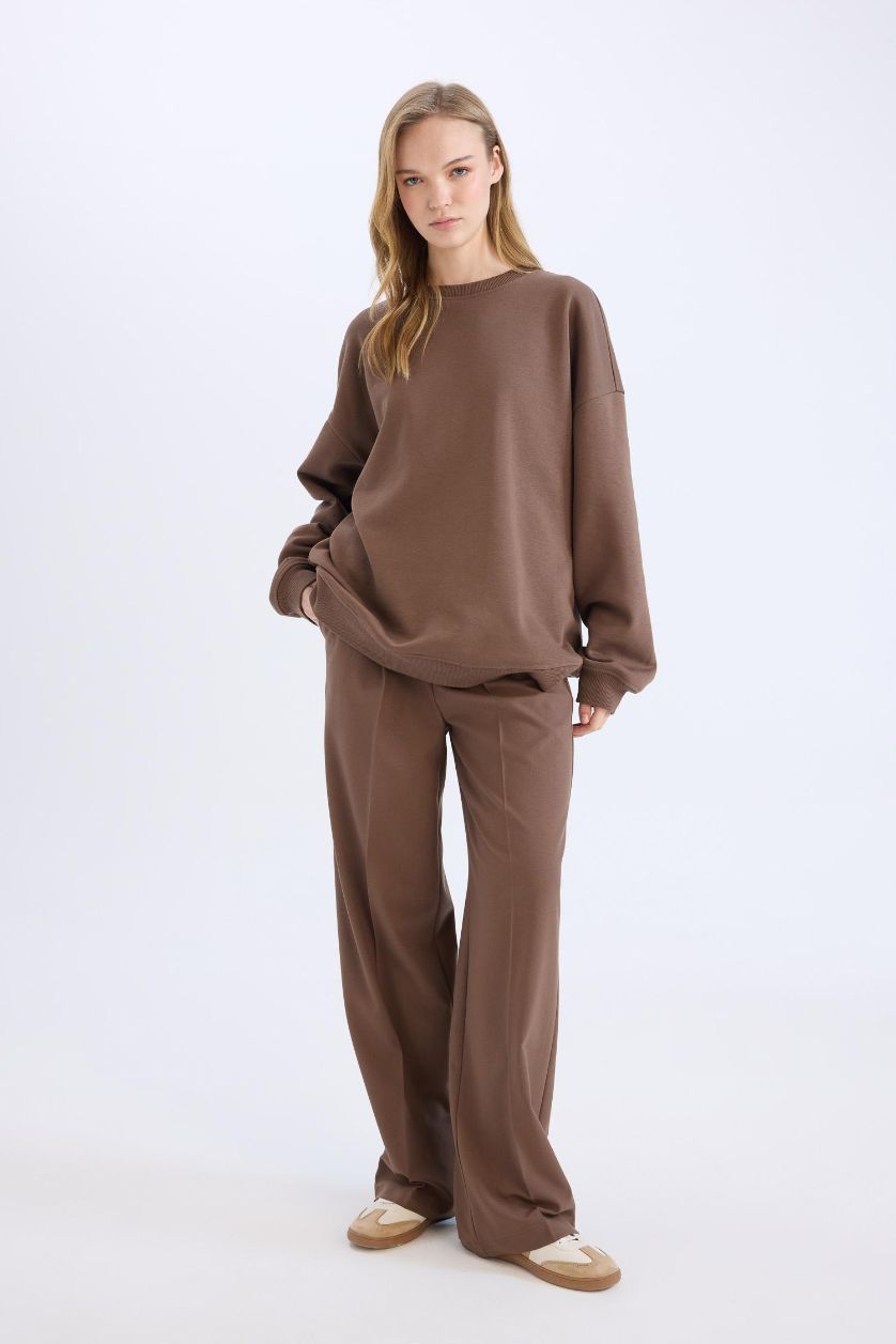 حريمي بني بنطلون قماش وايد ليج برجل واسع بجيب وخصر عالي