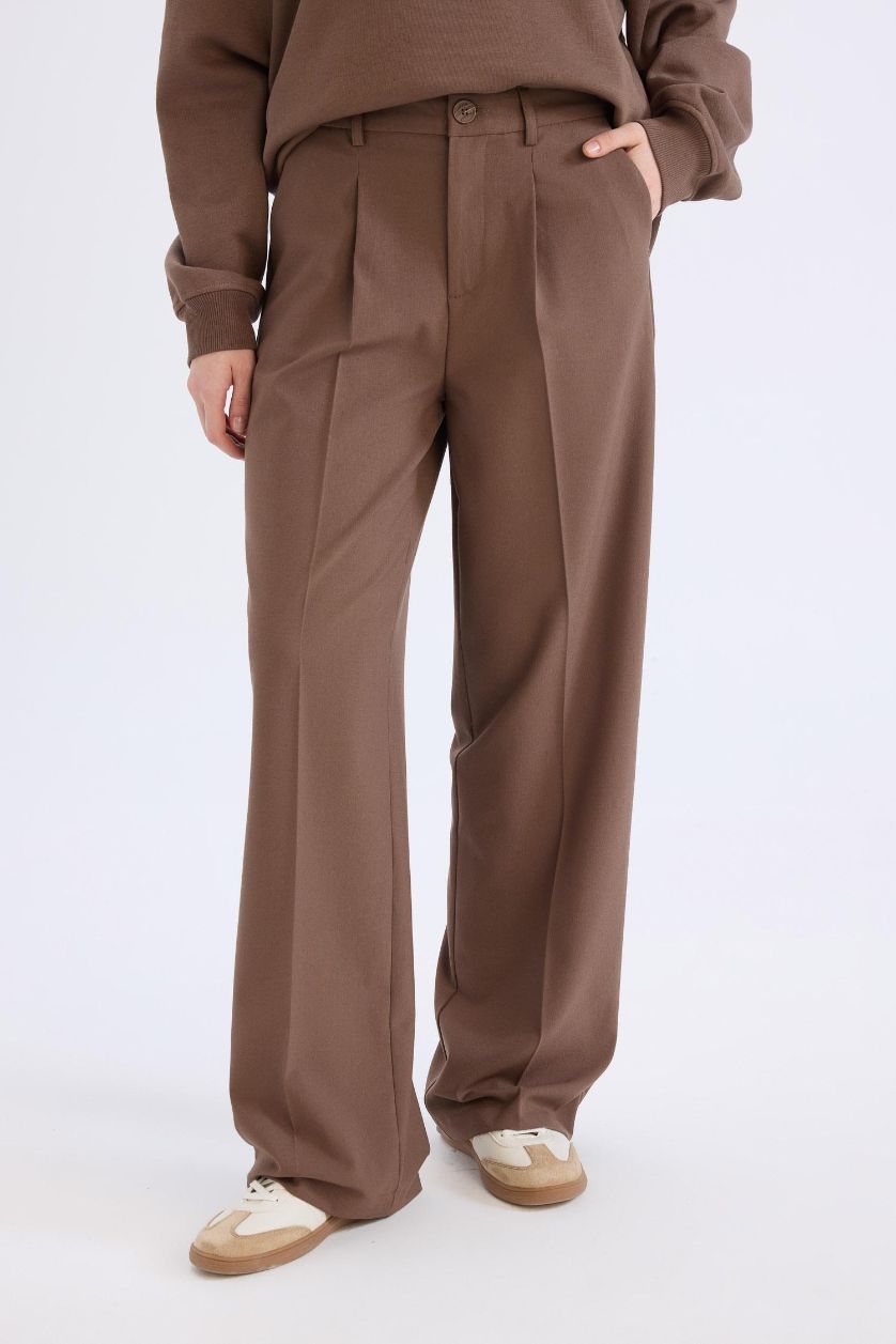 حريمي بني بنطلون قماش وايد ليج برجل واسع بجيب وخصر عالي